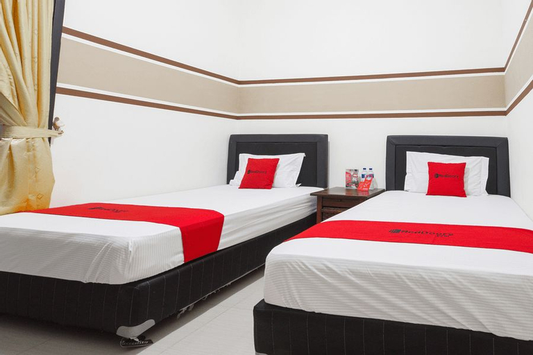 RedDoorz Syariah near Marvel City Mall 2, Surabaya