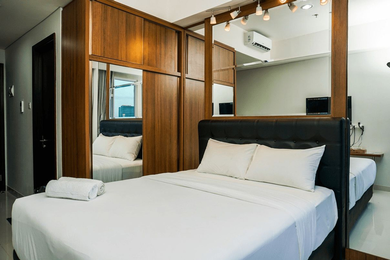 Minimalist Studio Room at Puri Mansion Apartment By Travelio, West Jakarta