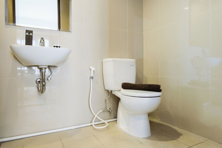 Bathroom 5, Nice 1BR Apartment at M-Town Signature By Travelio, Tangerang