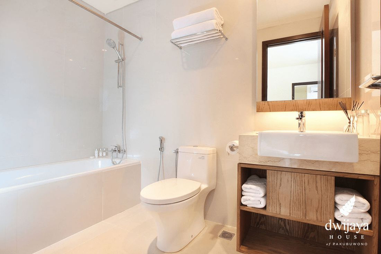 Dwijaya House of Pakubuwono - Bathroom
