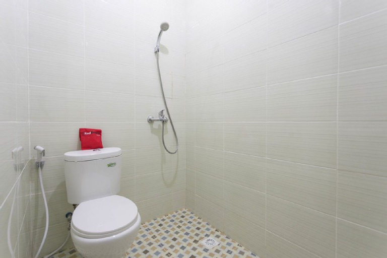 RedDoorz Plus @ Boulevard Residence BSD, South Tangerang