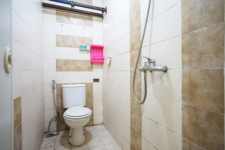 Bathroom 5, Kamarku Apartment @ The Edge, Cimahi