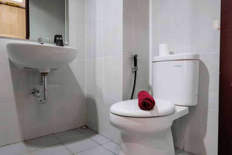 Bedroom 5, Pleasant Studio Apartment at Casa De Parco By Travelio, South Tangerang