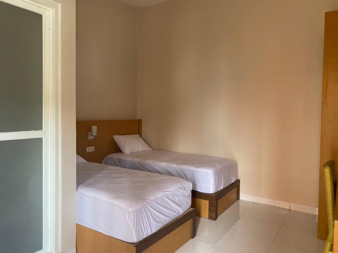 Bedroom 5, Nietsa Guest House Palu Mitra RedDoorz, Palu