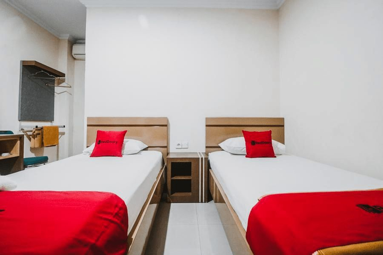 RedDoorz Plus near WTC Batanghari Mall, Jambi