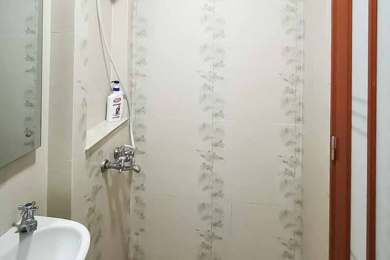 Bathroom 5, Rudi Rooms near Stasiun Cikarang Mitra RedDoorz, Cikarang