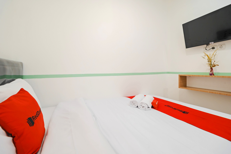 Bedroom 5, RedDoorz @ Taman Royal Tangerang, Tangerang