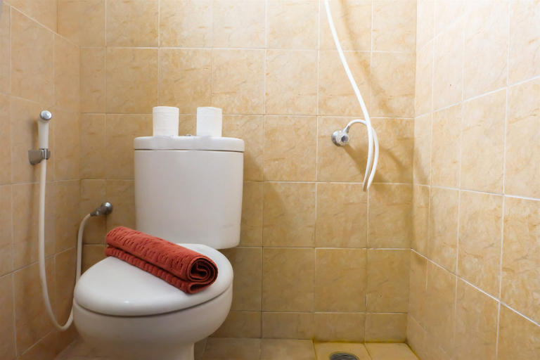 Bathroom 5, Good Studio 23 Kebagusan City Apartment By Travelio, Jakarta Selatan