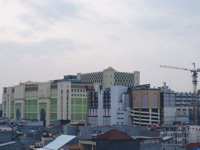 Exterior & Views 11