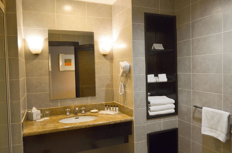 Bathroom 5, Thistle Port Dickson Resort, Port Dickson