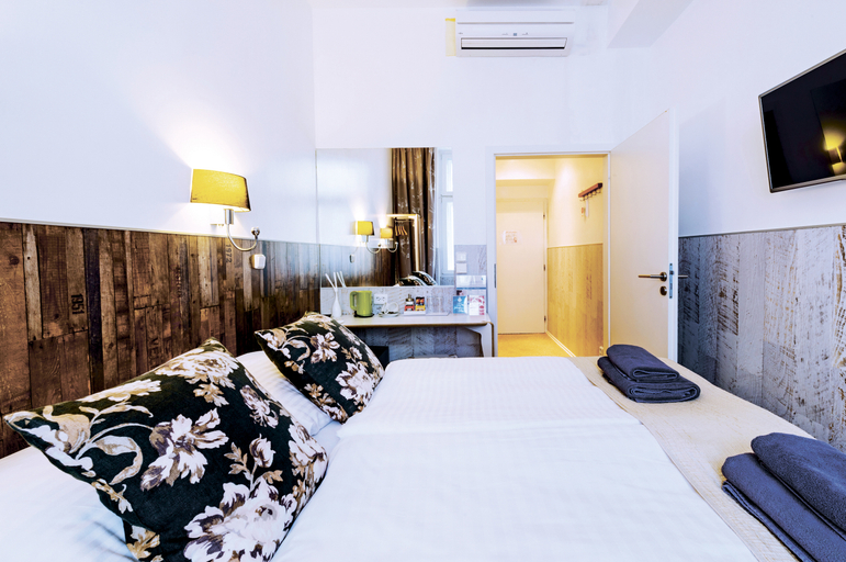 Bedroom 4, Royal Court Hotel Prague, Praha 2