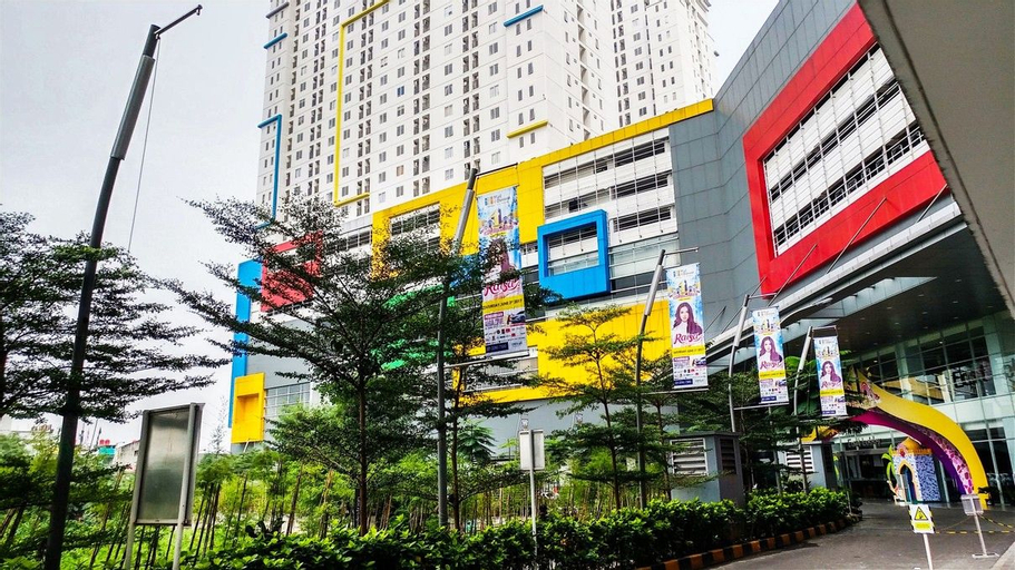 Exterior & Views 2, Pool View 2BR with Sofa Bed Bassura City Apartment By Travelio, East Jakarta