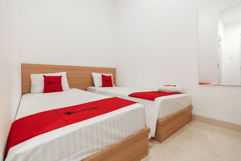 Bedroom 5, RedDoorz @ Graha Cemerlang Maros, Maros