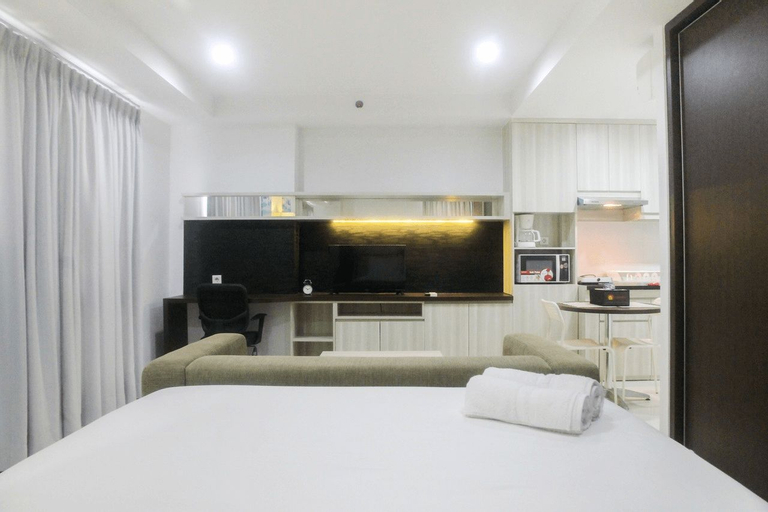 Azalea Suites Cikarang Studio Apartment with Bathtub By Travelio, Cikarang