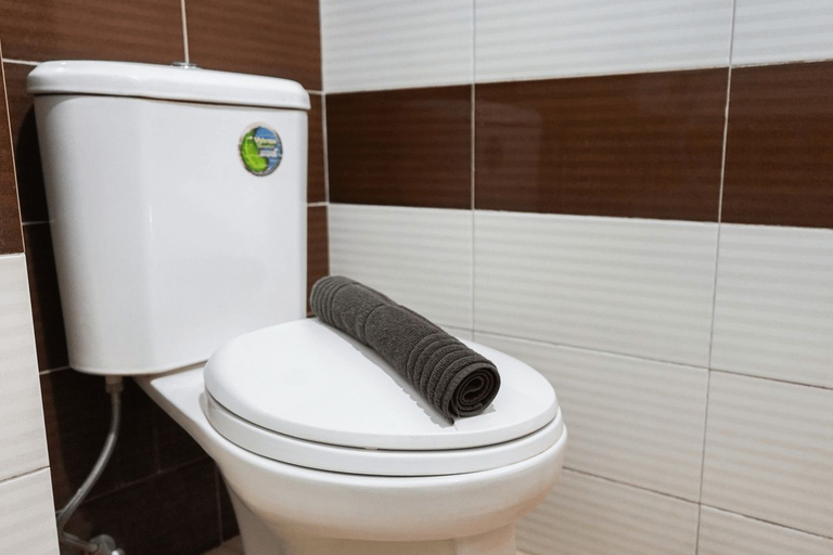 Bathroom 5, Homey Studio Apartment at Margonda Residence 3 By Travelio, Depok
