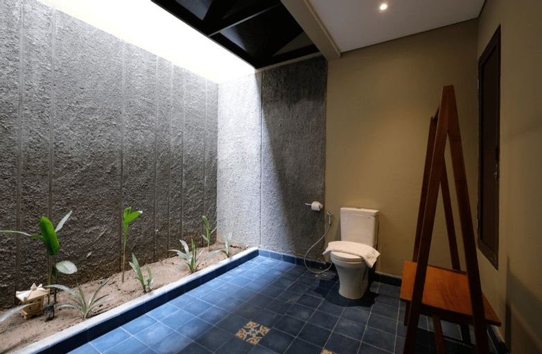 Bathroom 23