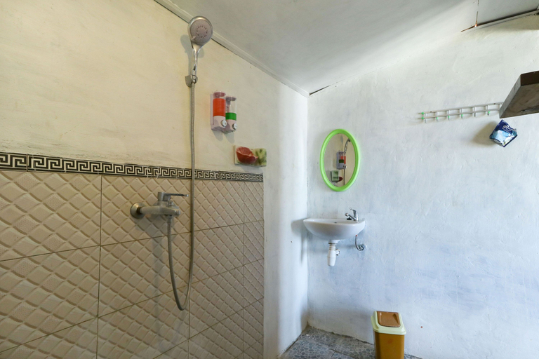 Bathroom 5, Road Beach Villa, Klungkung
