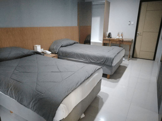 Bedroom 2, City Edge Hotel, Sumedang