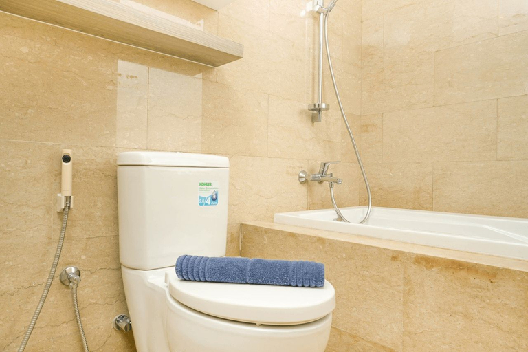 Bathroom 5, Luxurious 2BR with Private Lift at Menteng Park Apartment By Travelio, Jakarta Pusat