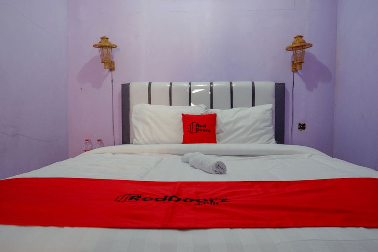 Bedroom 2, Formerly RedDoorz near Goa Jatijajar 2, Kebumen