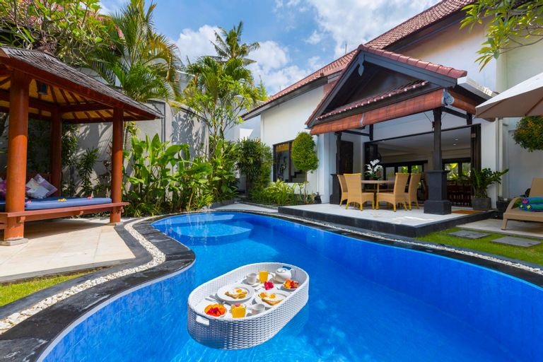 Villa Kibbi 3 BR Seminyak Beach 10pax Great Parking, Badung