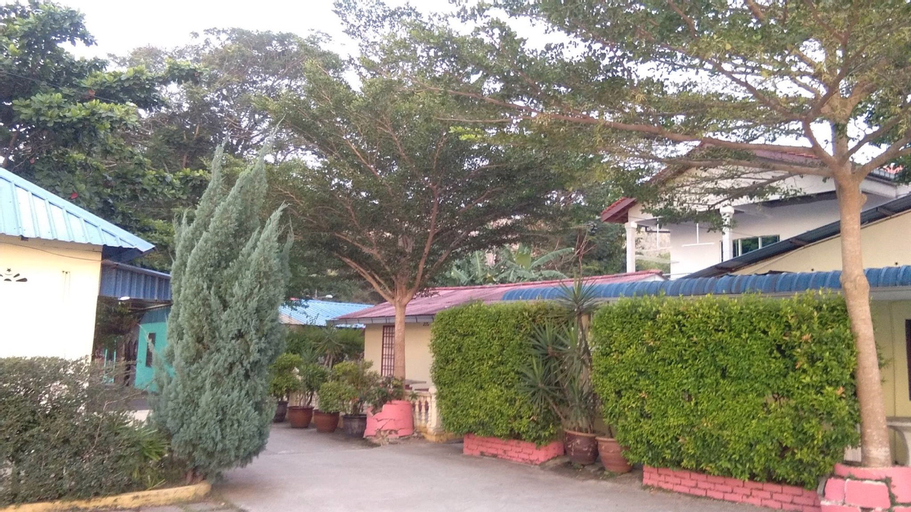 Beachfront Paradise, Barat Daya