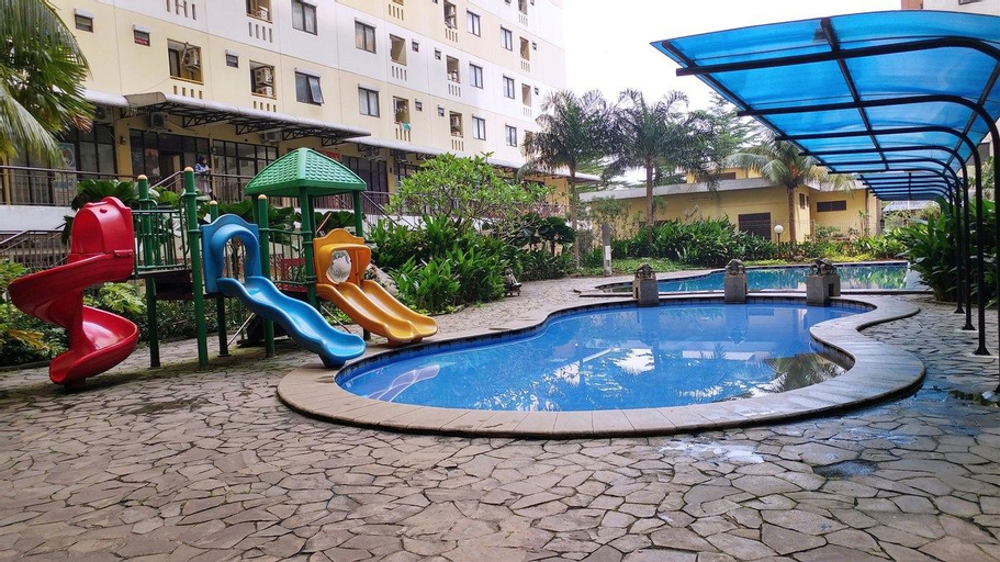 Sport & Beauty 5, Cozy 2BR Kebagusan City Apartment By Travelio, South Jakarta