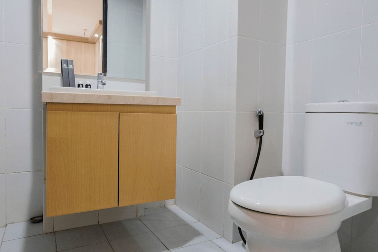 Bathroom 5, Cozy & Tranquil 1BR Apartment Casa De Parco BSD By Travelio, Tangerang