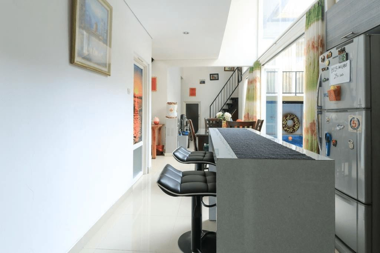 Others 5, Donata House, Badung