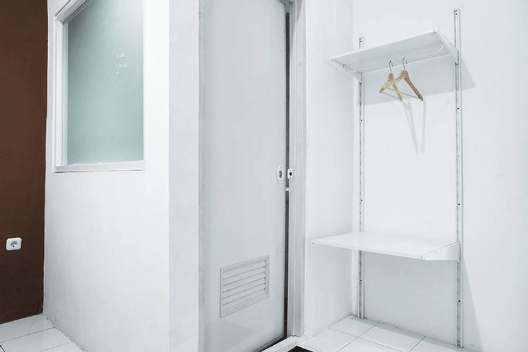 RedDoorz near Seasons City Mall, West Jakarta