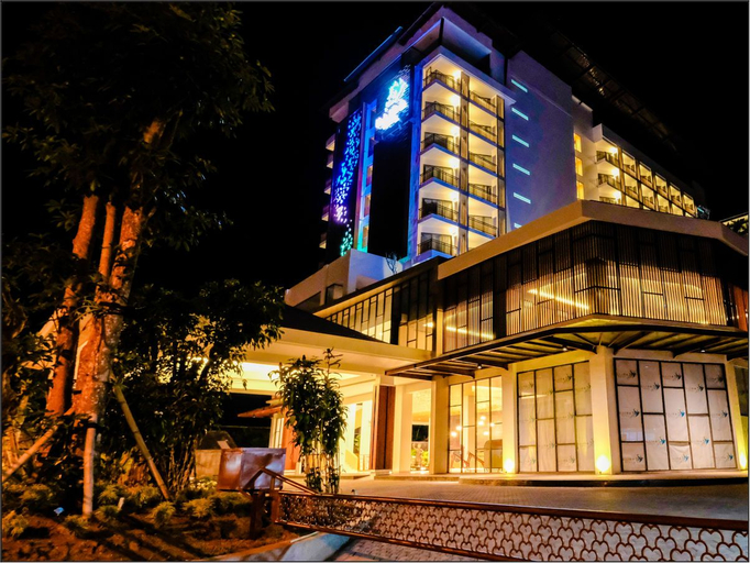 Exterior & Views 6