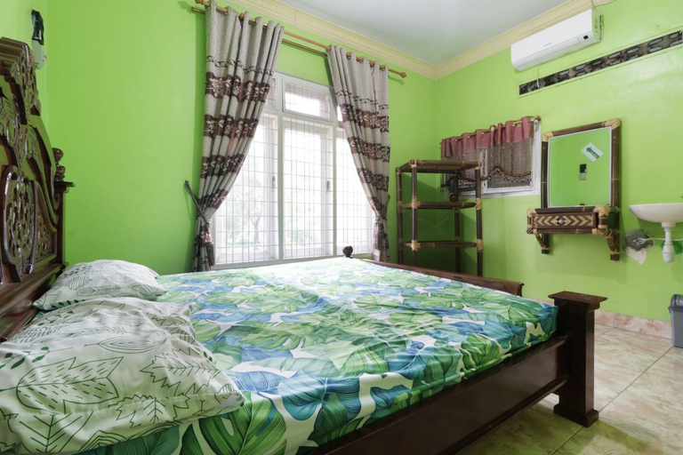 Bedroom 2, Waroeng Transit & Depary Homestay, Binjai