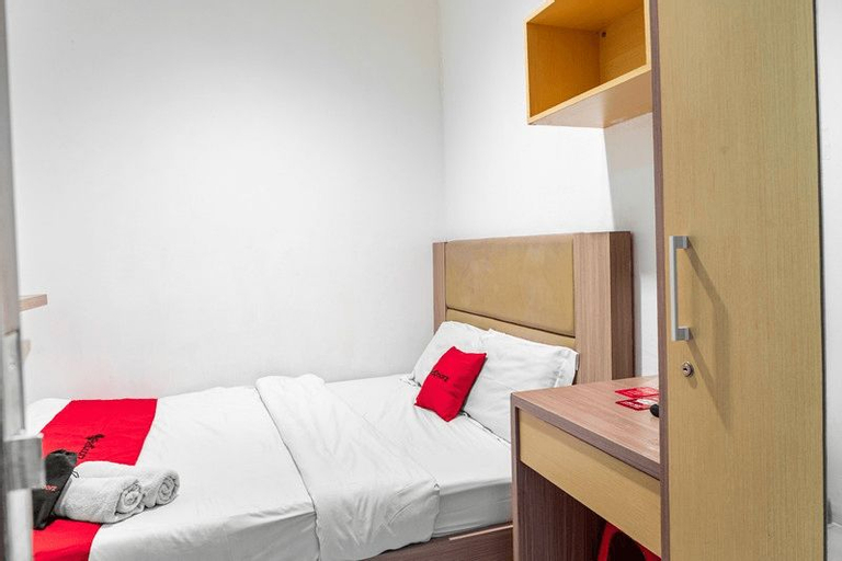 Bedroom 5, RedDoorz @ Kebon Kacang, Central Jakarta