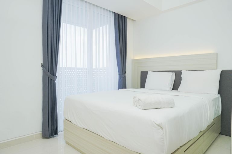Relax and Comfy with Pool View @ Studio West Vista Apartment By Travelio, Jakarta Barat