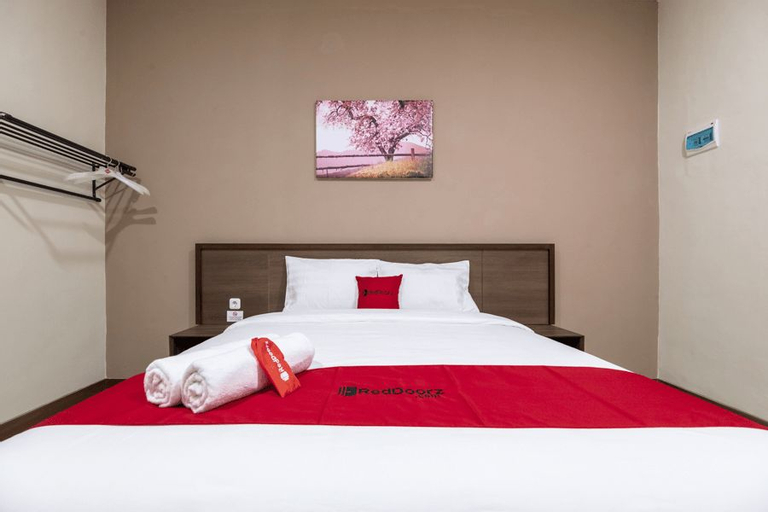 RedDoorz Plus near Ronggowarsito Museum Semarang (temporarily closed), Semarang