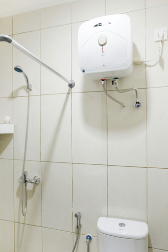 Bathroom, Minimalist and Cozy Room 1BR Asatti Apartment By Travelio, Tangerang Selatan