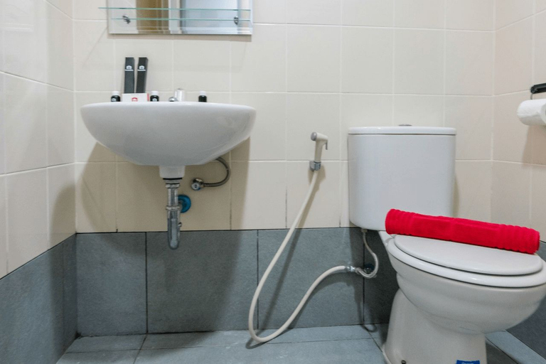 Bathroom 5, Highest Value 2BR at Akasa Pure Living Apartment By Travelio, Tangerang Selatan