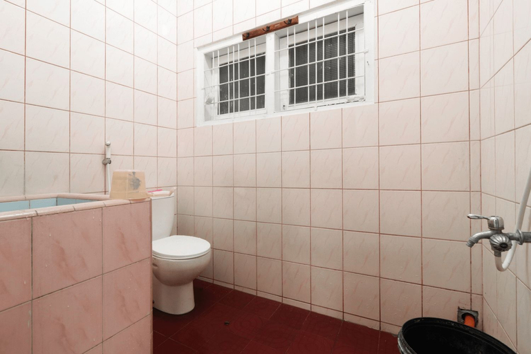Bathroom 5, Waroeng Transit & Depary Homestay, Binjai