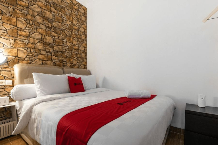 Bedroom 5, RedDoorz Plus near Trans Studio Cibubur 2, Bekasi