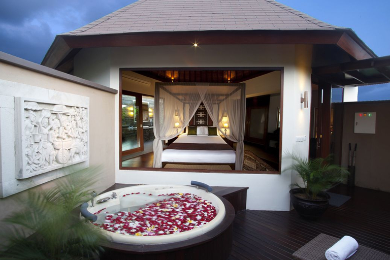 Exterior & Views 25