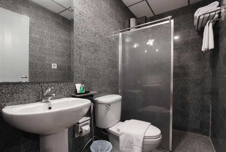 Bathroom 5, Pula Silom, Bang Rak