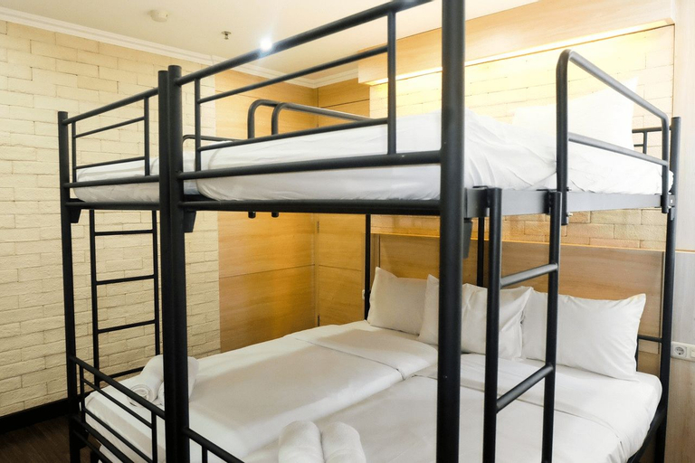 Spacious 1BR for 5 Pax at Maple Park Apartment By Travelio, North Jakarta