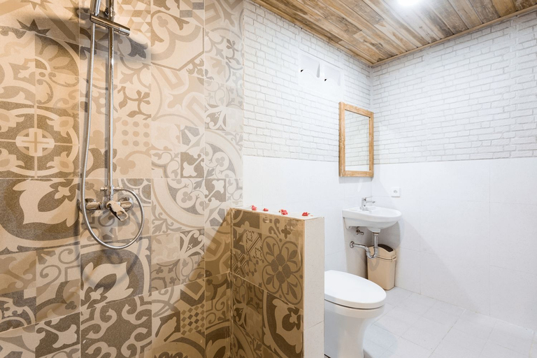 Bathroom 5, The Dewi Premier, Klungkung