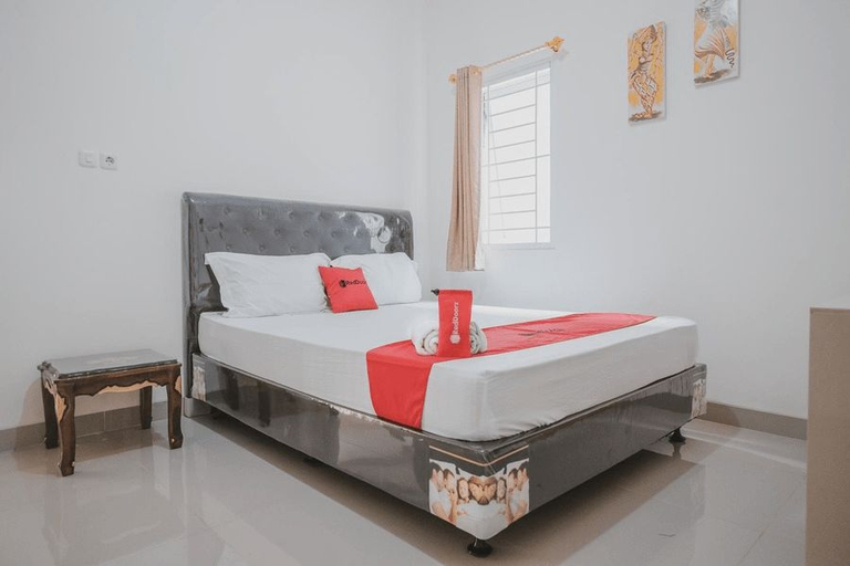 Bedroom 1, RedDoorz Syariah near Pahoman Lampung, Bandar Lampung