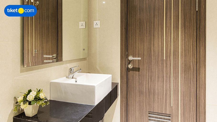 Bathroom 14