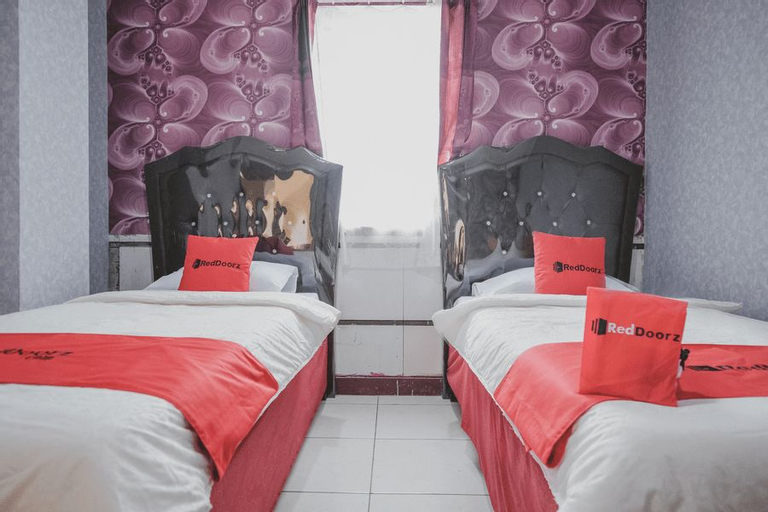 RedDoorz Plus near Istana Maimun Medan, Medan