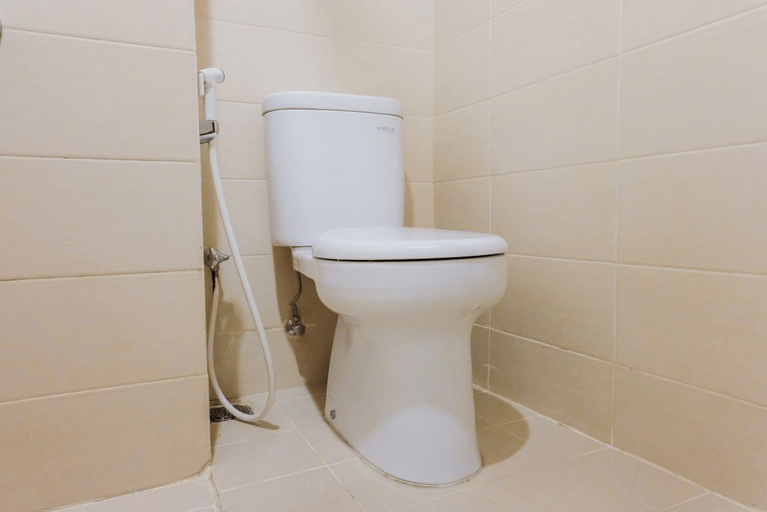 Bathroom, Modern Living 1BR at Saveria Apartment By Travelio, Tangerang