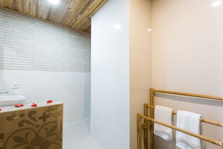 Bathroom 5, The Dewi Premier, Klungkung