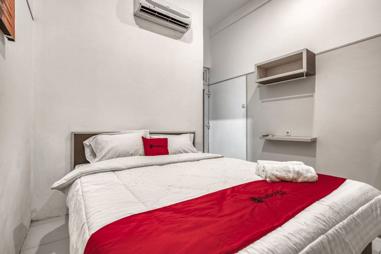 RedDoorz near Binus Anggrek 2, West Jakarta