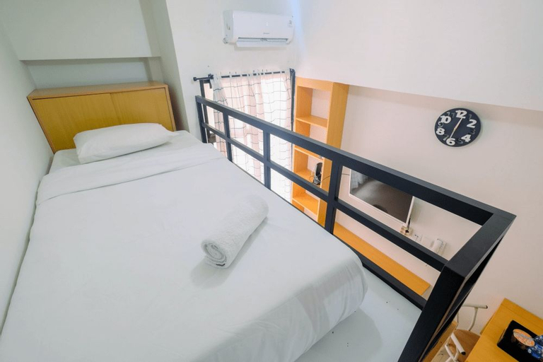 Minimalist and Comfortable Studio Dave Apartment By Travelio, Depok
